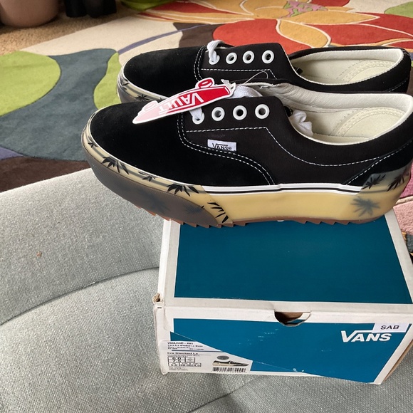 VANS - Picture 2 of 6